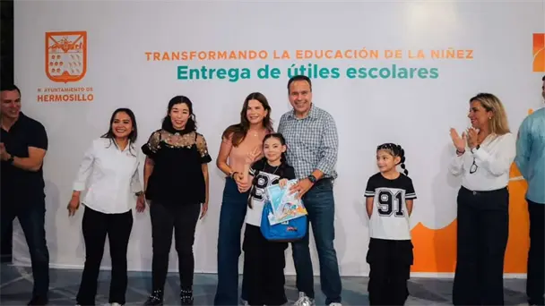 Antonio Astiazarán entrega 500 kits escolares en colonia Altares de Hermosillo Antonio Astiazarán entrega 500 kits escolares en colonia Altares de Hermosillo