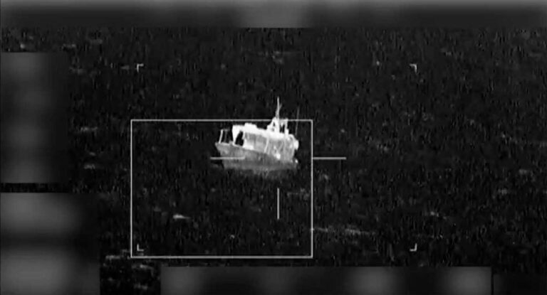 Estados Unidos y Ecuador interceptan embarcación vinculada al narcotráfico en el Pacífico Oriental Estados Unidos y Ecuador interceptan embarcación vinculada al narcotráfico en el Pacífico Oriental