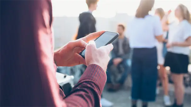 El 81% de maestros apoya regulación del uso de celulares en escuelas El 81% de maestros apoya regulación del uso de celulares en escuelas