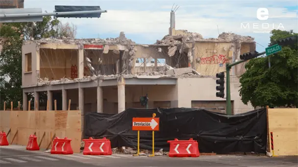 Demolición reduce carriles en avenida Rosales y afecta vialidad en Hermosillo Demolición reduce carriles en avenida Rosales y afecta vialidad en Hermosillo