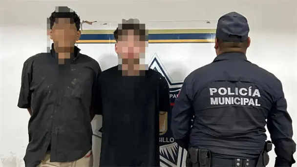 Detienen a dos jóvenes tras persecución por robo con lesiones en Hermosillo Detienen a dos jóvenes tras persecución por robo con lesiones en Hermosillo