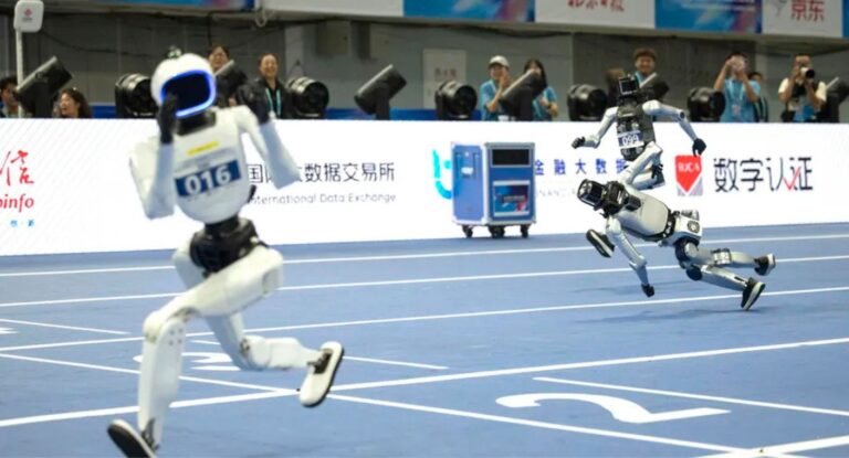 Más de 2 mil robots humanoides compiten en Pekín en Juegos Mundiales