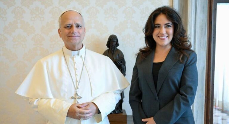 María Montserrat Alvarado se reúne con el Papa León XIV antes de asumir cargo en el Vaticano María Montserrat Alvarado se reúne con el Papa León XIV antes de asumir cargo en el Vaticano