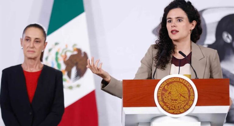 Claudia Sheinbaum pausa debate sobre regulación de medios y abre diálogo con la industria