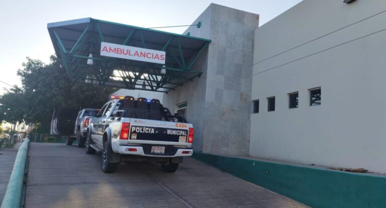Policías auxilian a hombre con dolor abdominal en Hermosillo Policías auxilian a hombre con dolor abdominal en Hermosillo