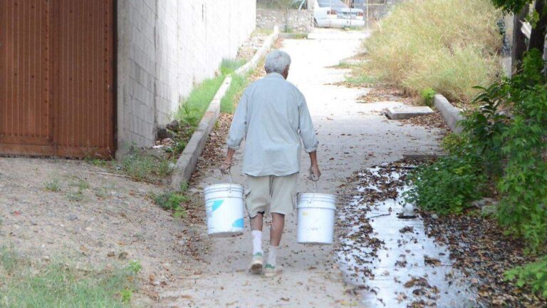 Suministro de agua en Hermosillo mejora, pero persisten problemas en sectores clave Suministro de agua en Hermosillo mejora, pero persisten problemas en sectores clave