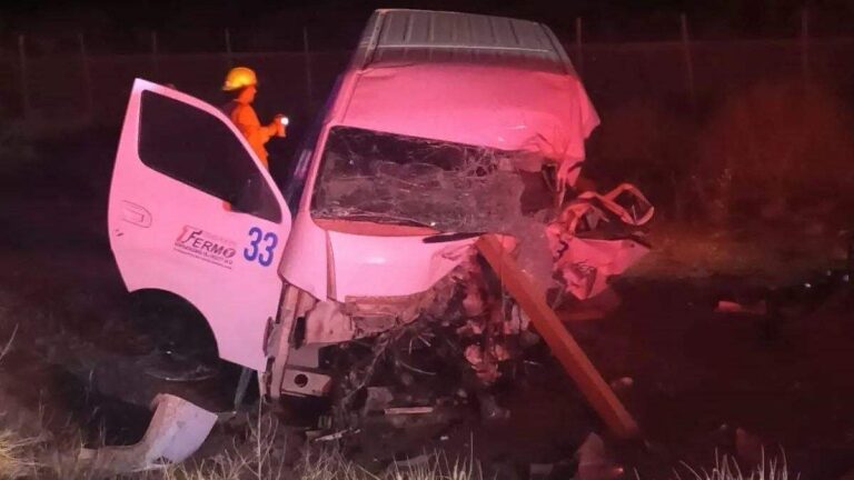 Choque frontal en Carretera 12 Sur en Hermosillo deja tres muertos Choque frontal en Carretera 12 Sur en Hermosillo deja tres muertos
