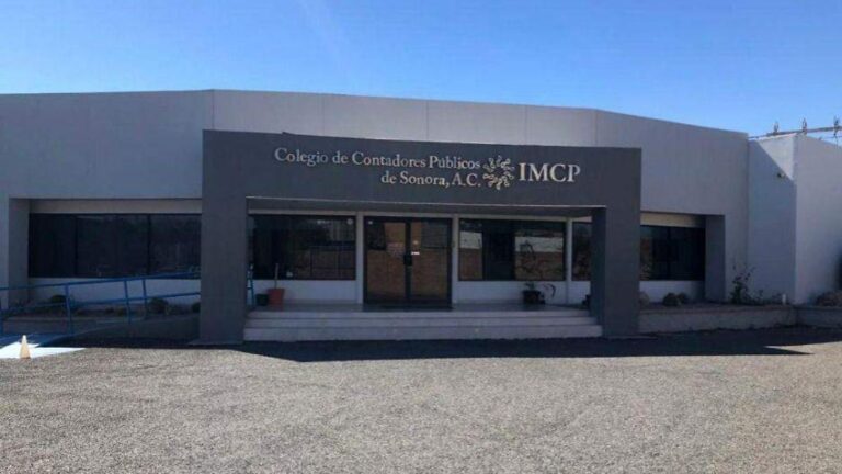 Colegio de Contadores de Sonora pide transparencia ante bloqueo de cuentas por SAT y UIF Colegio de Contadores de Sonora pide transparencia ante bloqueo de cuentas por SAT y UIF