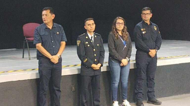Bomberos de Hermosillo celebran 80 aniversario con conferencia de liderazgo