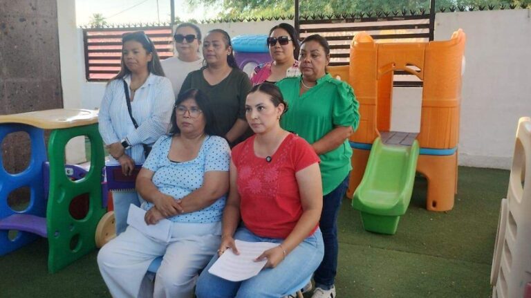 Maestras de Covafam se deslindan de su presidenta y abogado y piden destitución de Villalobos