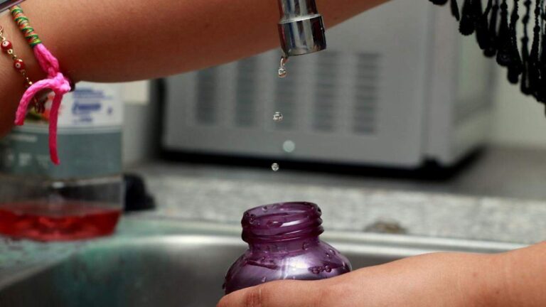 Gobierno de Hermosillo trabaja para restablecer suministro de agua en colonias afectadas Gobierno de Hermosillo trabaja para restablecer suministro de agua en colonias afectadas