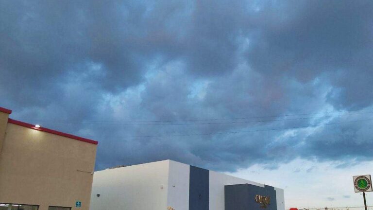 Brisa marina provoca oscurecimiento repentino en Hermosillo y mantiene alerta por lluvias Brisa marina provoca oscurecimiento repentino en Hermosillo y mantiene alerta por lluvias