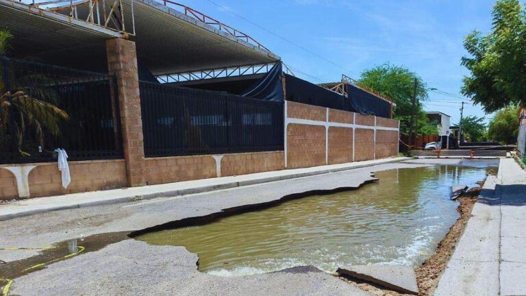 Rescatan a hombre tras caer en socavón en colonia Sahuaro de Hermosillo