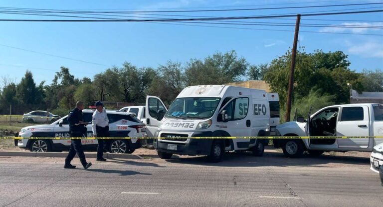 Hallan tres personas sin vida en vehículo al poniente de Hermosillo