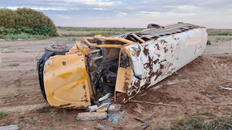 Volcadura de transporte de personal deja un muerto y 46 lesionados en la Costa de Hermosillo