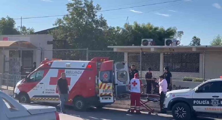 Atienden a menor desmayada en secundaria de Hermosillo y la trasladan al hospital
