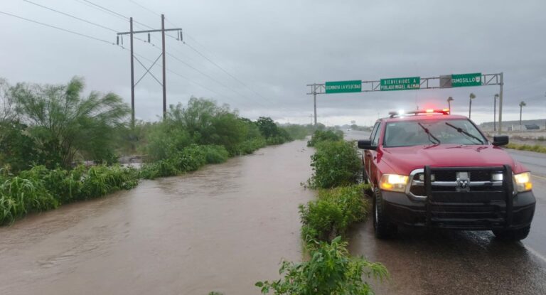 Atienden afectaciones por lluvias en Poblado Miguel Alemán y colonia J. Clouthier