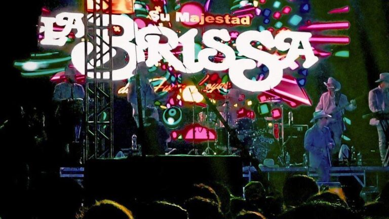 Su Majestad La Brissa cierra el Grito de Independencia en Hermosillo