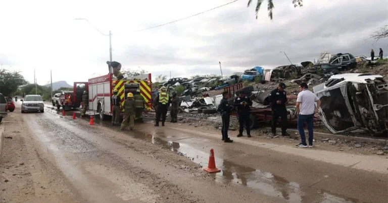 Bomberos controlan incendio en yunke de la colonia 4 de Marzo en Hermosillo