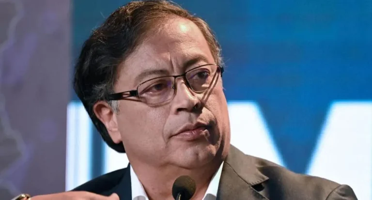 Gustavo Petro participará en la FIL Zócalo 2026 con charla sobre Colombia