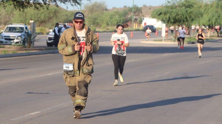 Celebran 80 años de los bomberos de Hermosillo con carrera y actividades familiares