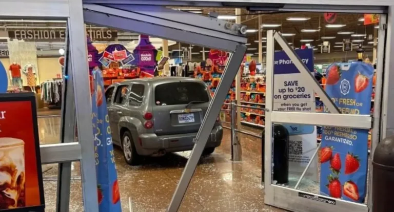 Hombre estrella su auto contra supermercado Kroger en Texas tras hallar puertas cerradas