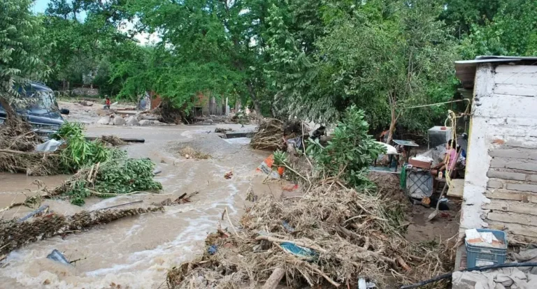 Vientos y lluvias por sistema Polo afectan Navojoa, Álamos y Yavaros