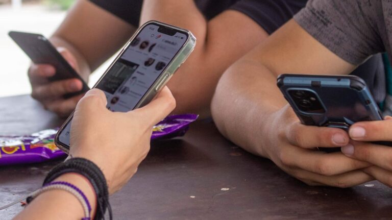 Persisten barreras urbanas y tecnológicas para personas con discapacidad visual en Hermosillo