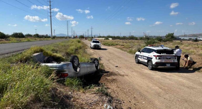 Volcadura de vehículo en Hermosillo deja dos personas lesionadas