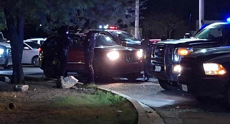 Persecución policiaca en Hermosillo termina con detención de tres sujetos armados Persecución policiaca en Hermosillo termina con detención de tres sujetos armados
