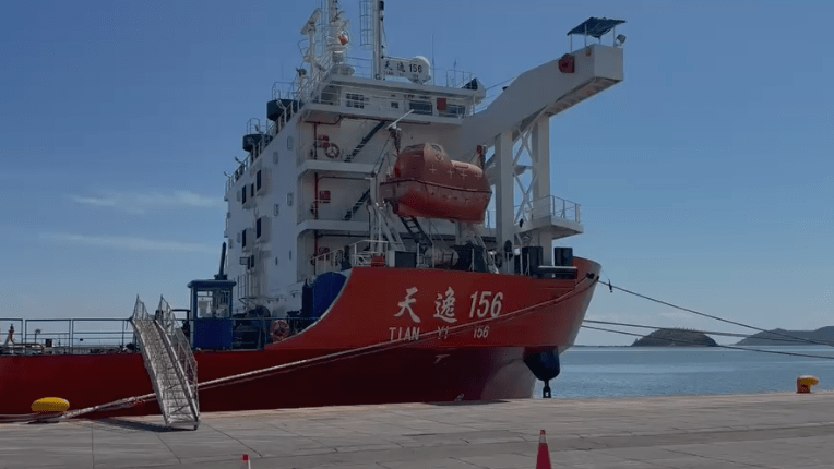 Reciben dos grúas de alta tecnología en el puerto de Guaymas