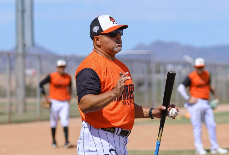 José ‘Cheo’ Moreno dirige su primer entrenamiento con Naranjeros de Hermosillo