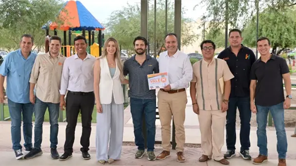 Antonio Astiazarán entrega paneles solares en Praga Residencial, Hermosillo Antonio Astiazarán entrega paneles solares en Praga Residencial, Hermosillo