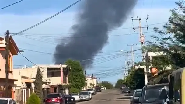 Bomberos controlan incendio en recicladora TOM en Hermosillo Bomberos controlan incendio en recicladora TOM en Hermosillo