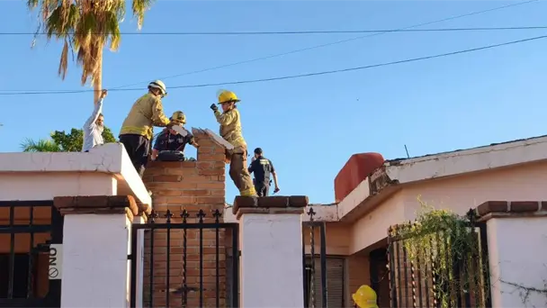 Rescatan a hombre tras dos días atrapado en chimenea en Hermosillo