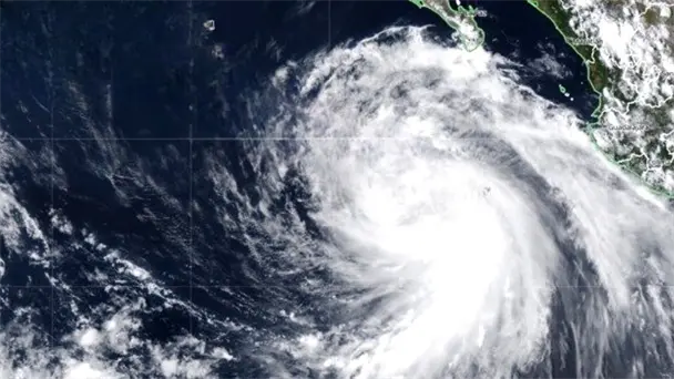 Huracán Marie se intensifica a categoría 1 y genera lluvias en México Huracán Marie se intensifica a categoría 1 y genera lluvias en México