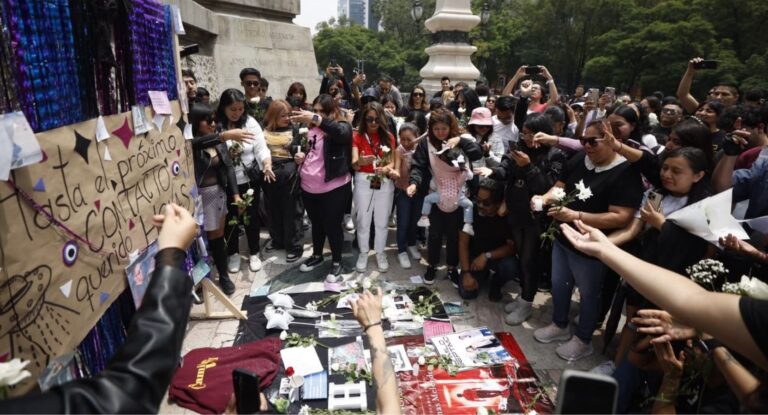 Fans rinden homenaje a Jonathan Meléndez en CDMX tras multihomicidio