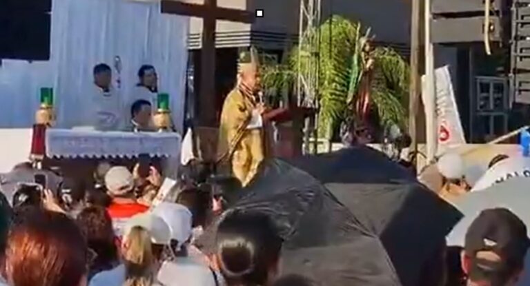 Obispo de Culiacán llama a frenar la violencia en Sinaloa durante marcha por la paz