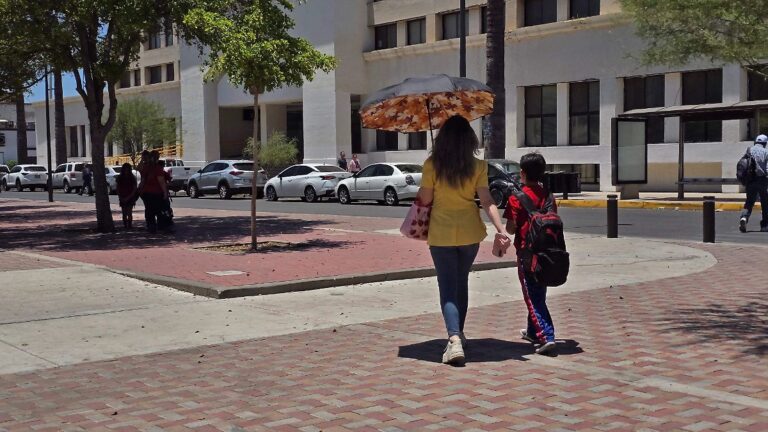 Hermosillo mantendrá temperaturas de hasta 42°C y aumentan lluvias este miércoles Hermosillo mantendrá temperaturas de hasta 42°C y aumentan lluvias este miércoles