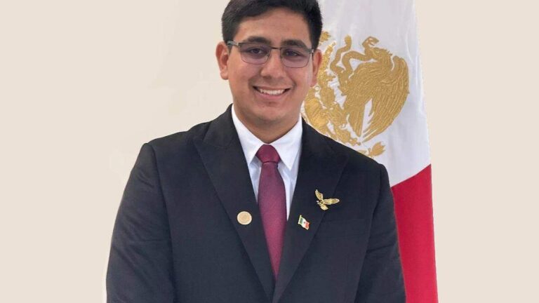 Bombero de Nogales sufre quemaduras tras flamazo en fuga de gas
