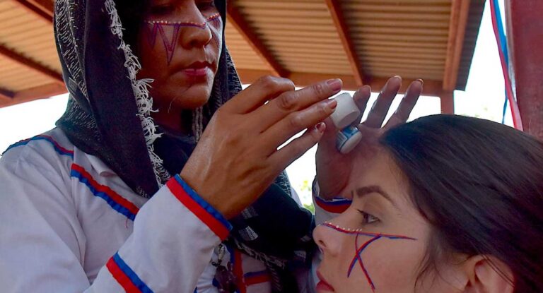 Mujeres indígenas en Sonora enfrentan brechas educativas y laborales Mujeres indígenas en Sonora enfrentan brechas educativas y laborales