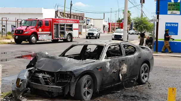Choque e incendio de auto en colonia San Benito deja un lesionado en Hermosillo Choque e incendio de auto en colonia San Benito deja un lesionado en Hermosillo