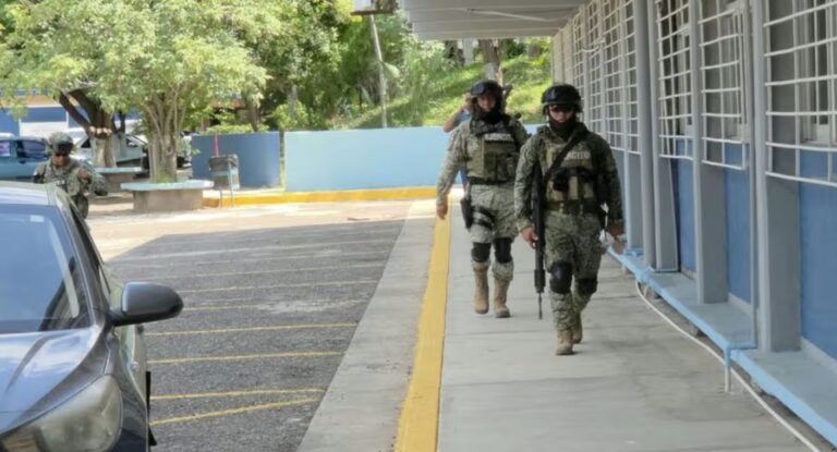 Evacúan Escuela Normal de Sinaloa tras amenazas por WhatsApp a dos alumnas