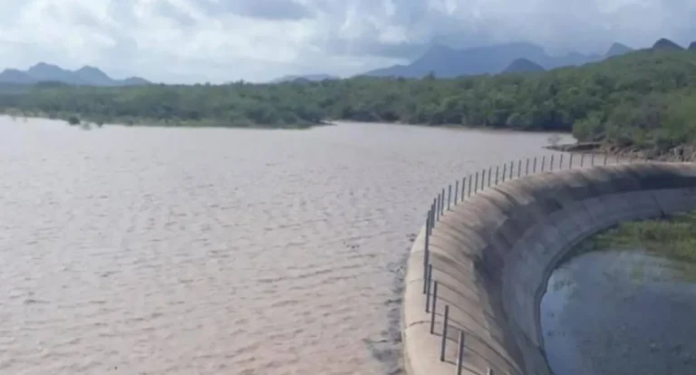 Presa Ignacio L. Alatorre alcanza 100% de capacidad y desfoga tras huracán Polo