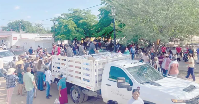 Gobierno de Sonora entrega apoyos a familias afectadas por huracán Polo en el sur del estado