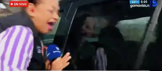 Reportera y camarógrafo son atropellados en vivo durante cobertura de deslave en Monterrey