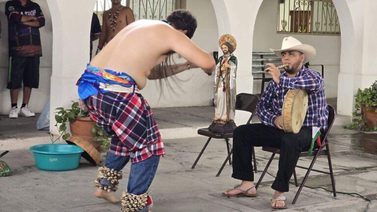 Tropa Yaqui San Judas Tadeo preserva tradición con danzas y cantos en Hermosillo